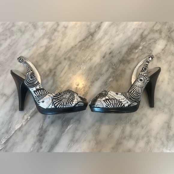 Kenneth Cole productions, unlisted, black and white high heels size 8.5 - Picture 7 of 9